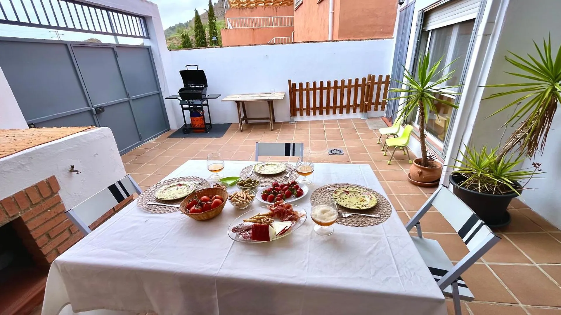 Casa Los Abetos Cerca De La Alhambra Y Sierra Nevada Cenes De La Vega Holiday home